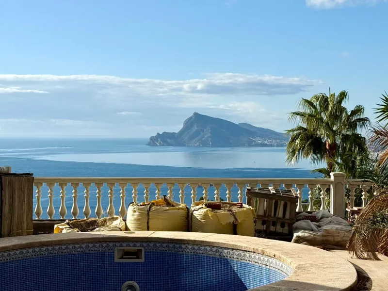 Lujo Mediterráneo en Altea Hills: Propiedad Exclusiva con Vistas Espectaculares y Espacios Únicos