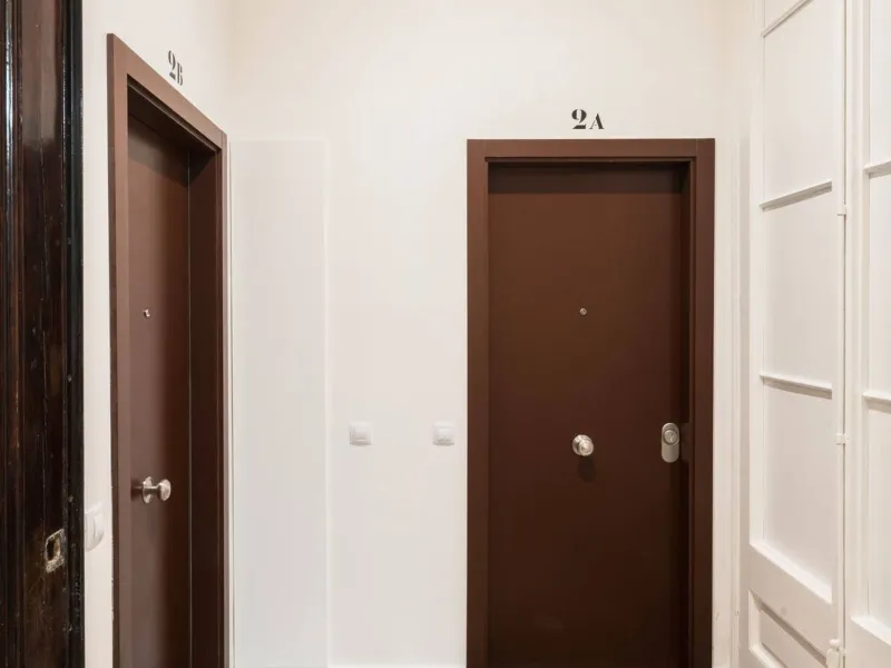 Renovated Apartment with Balconies in Eixample Esquerra, Barcelona