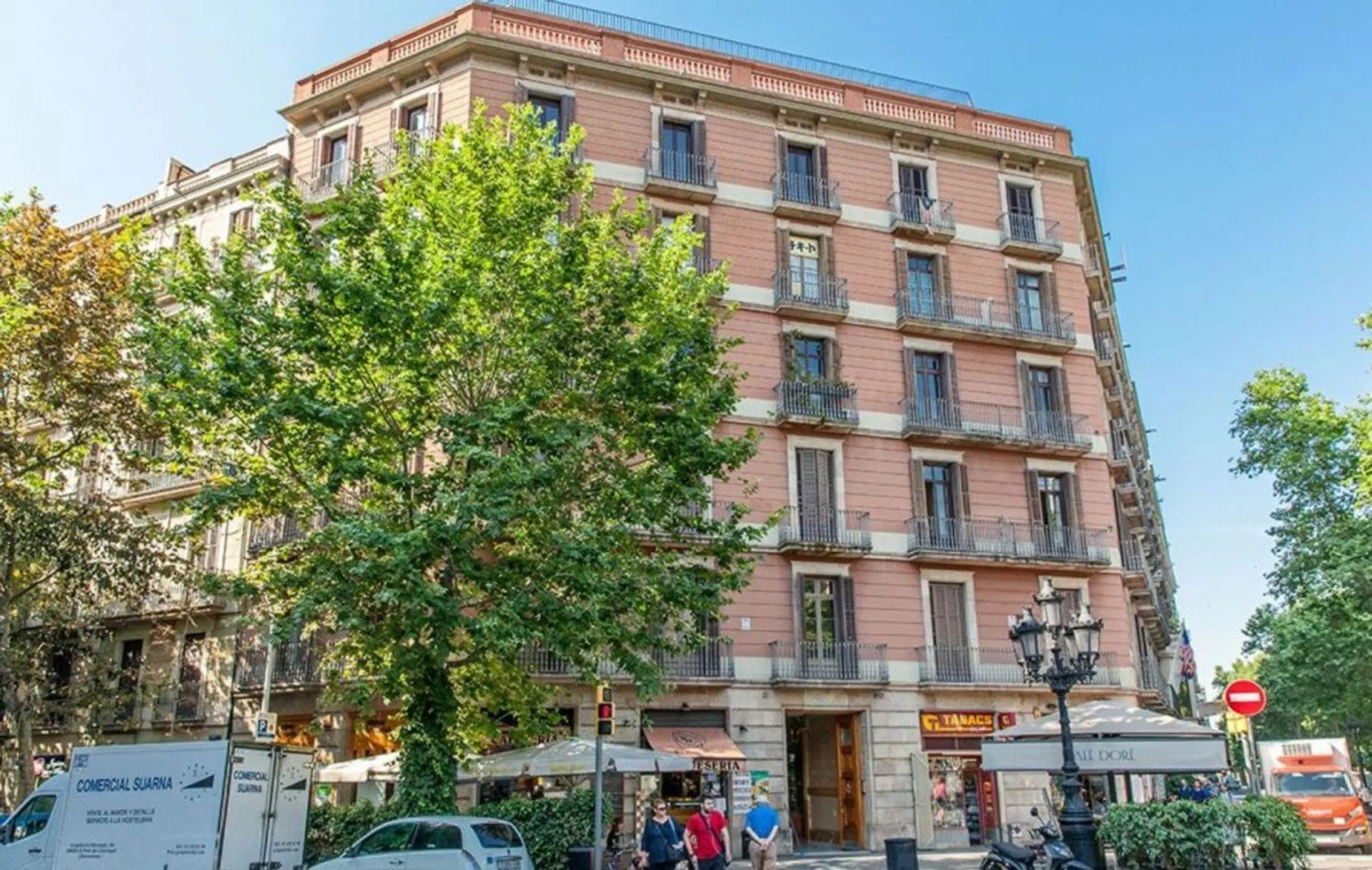 Renovated Apartment with Balconies in Eixample Esquerra, Barcelona