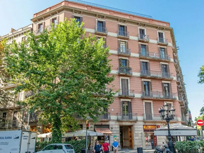 Renovated Apartment with Balconies in Eixample Esquerra, Barcelona