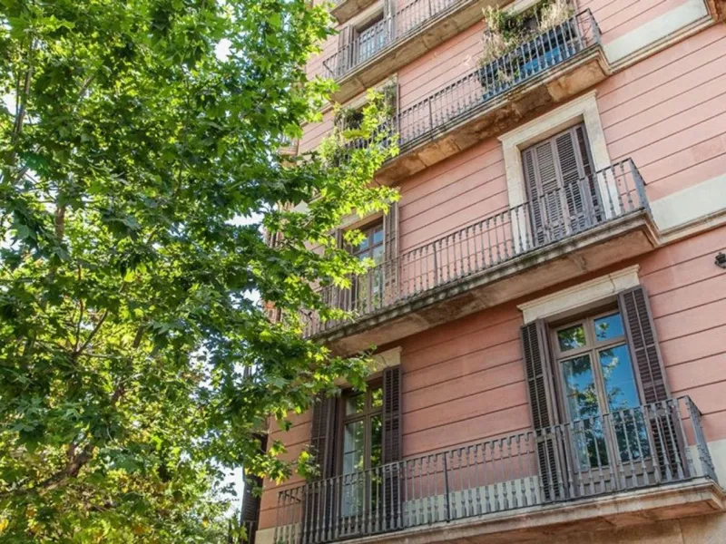 Renovated Apartment with Balconies in Eixample Esquerra, Barcelona
