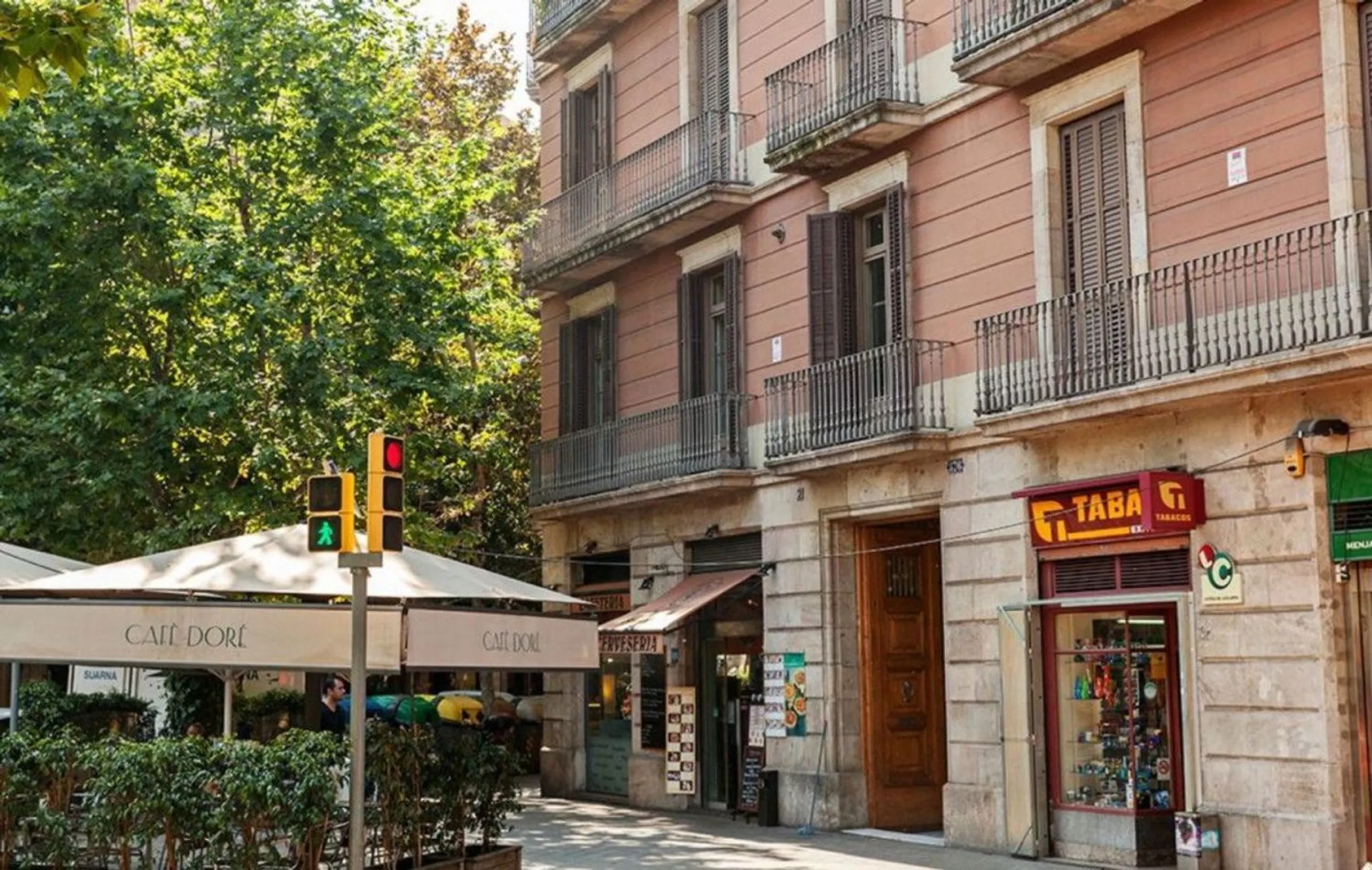 Renovated Apartment with Balconies in Eixample Esquerra, Barcelona