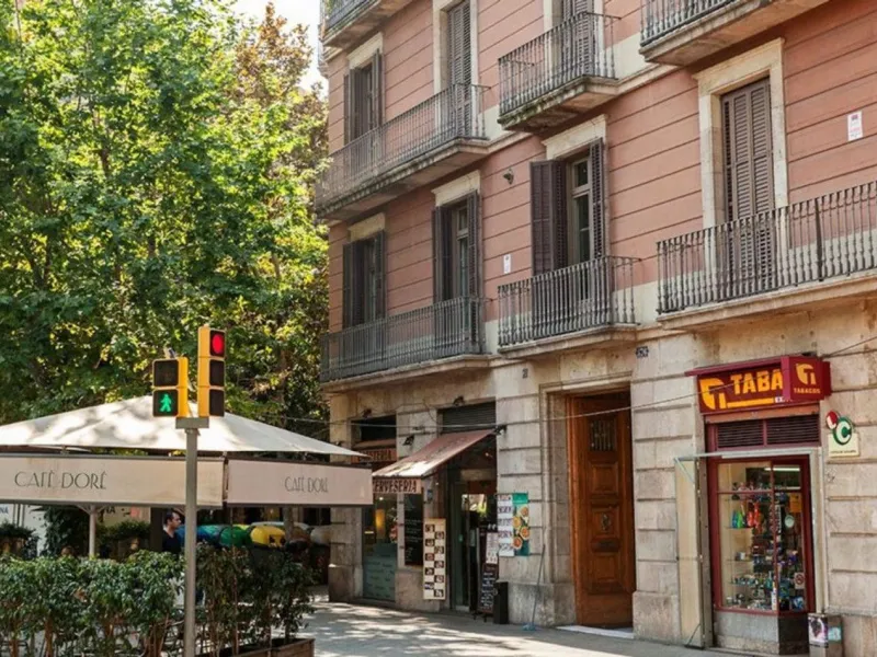 Renovated Apartment with Balconies in Eixample Esquerra, Barcelona