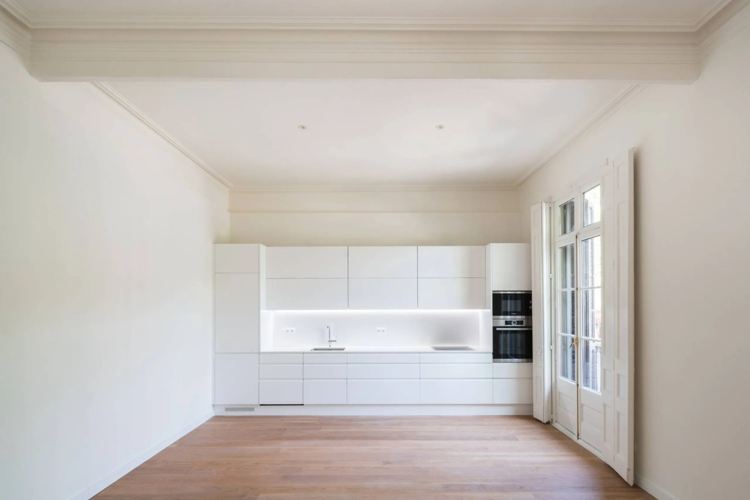 Renovated Apartment with Balconies in Eixample Esquerra, Barcelona