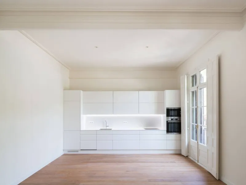 Renovated Apartment with Balconies in Eixample Esquerra, Barcelona