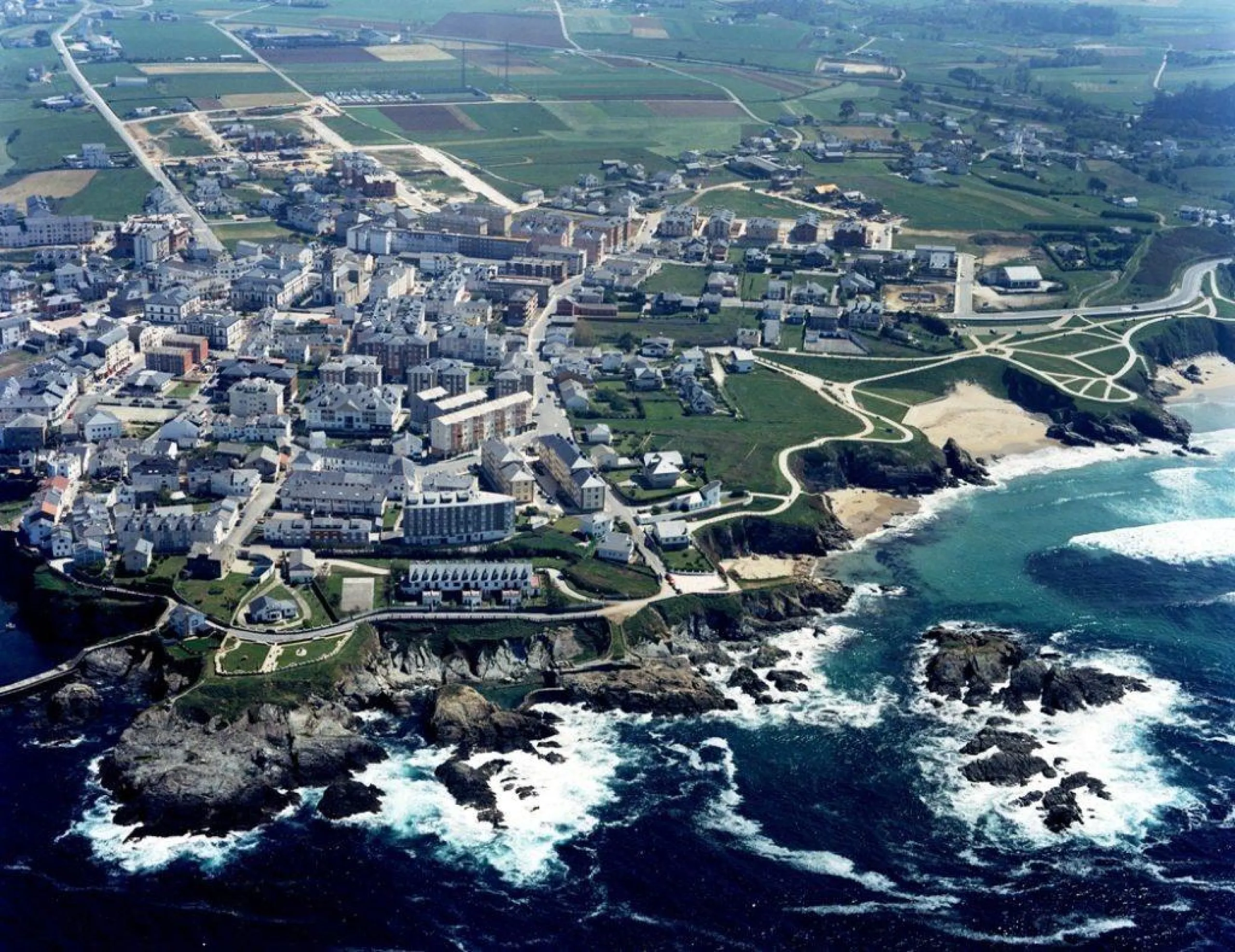 INVERSION PARA OBRA NUEVA A 100 METROS DE LA PLAYA MURALLÓN EN TAPIA DE CASARIEGO