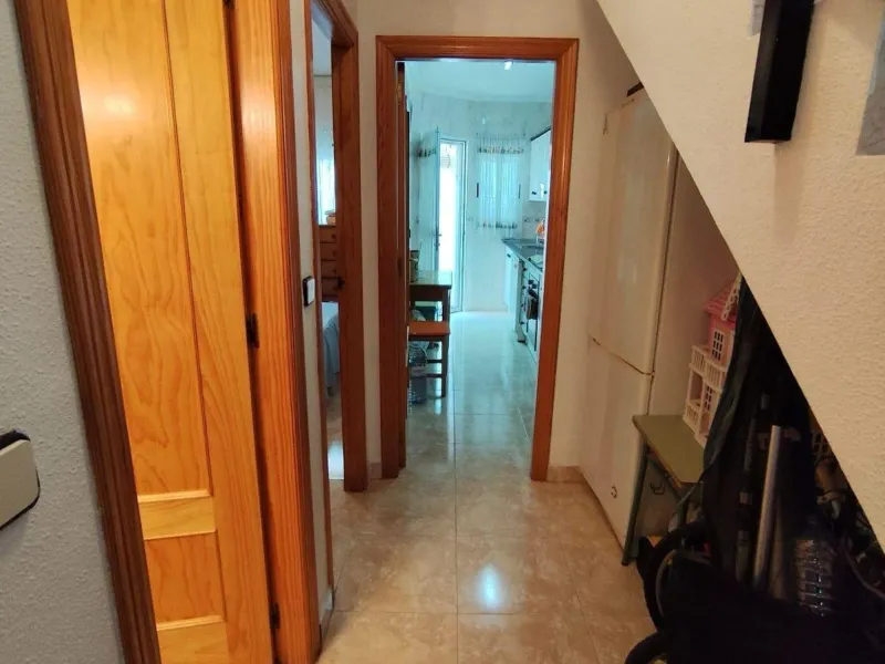 ADOSADO DE 3 DORM. 2 BAÑOS EN LOS ALCAZARES. A 500 METROS DE LA PLAYA. PARCELA. SOLARIUM.