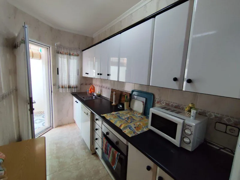 ADOSADO DE 3 DORM. 2 BAÑOS EN LOS ALCAZARES. A 500 METROS DE LA PLAYA. PARCELA. SOLARIUM.