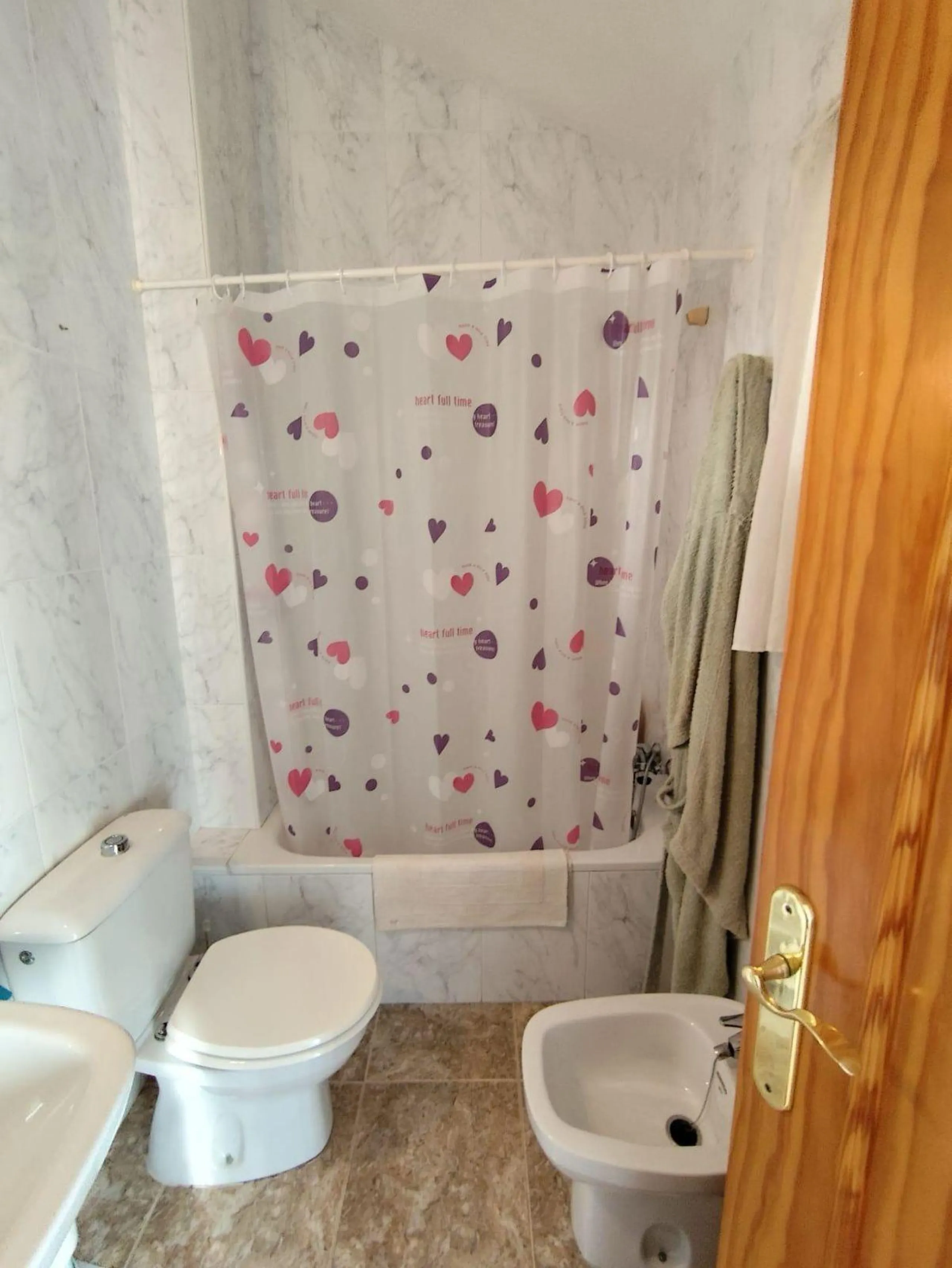 ADOSADO DE 3 DORM. 2 BAÑOS EN LOS ALCAZARES. A 500 METROS DE LA PLAYA. PARCELA. SOLARIUM.