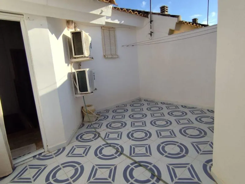 ADOSADO DE 3 DORM. 2 BAÑOS EN LOS ALCAZARES. A 500 METROS DE LA PLAYA. PARCELA. SOLARIUM.