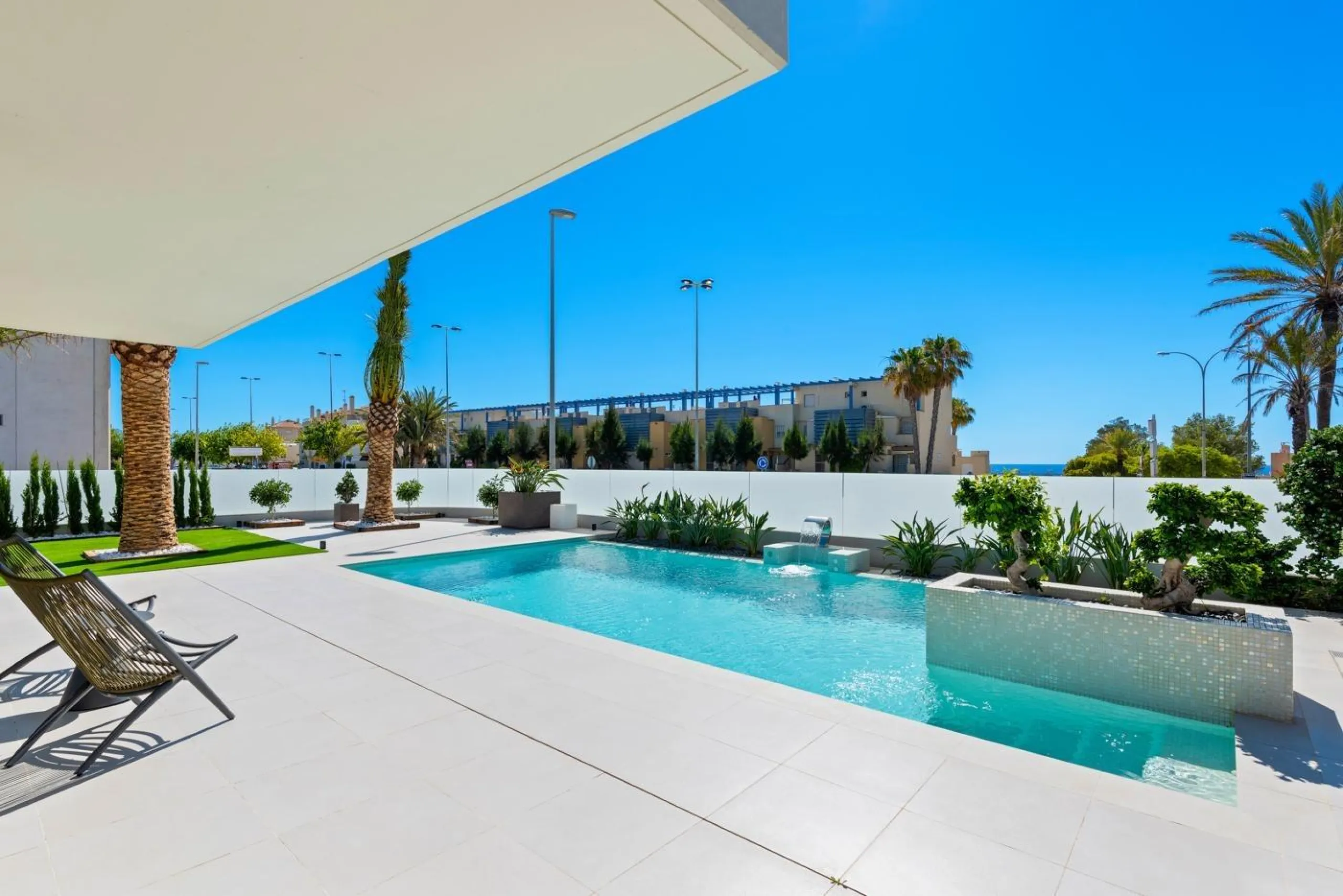 Lujosa villa de obra nueva a un paso de la playa de Campoamor !