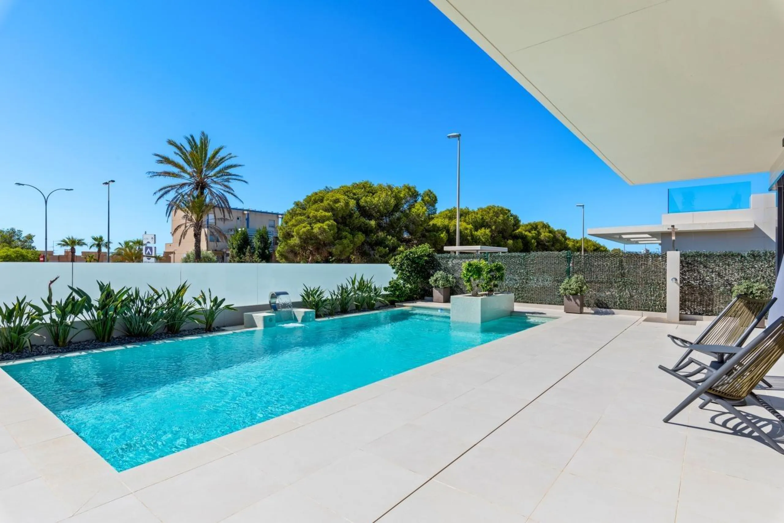 Lujosa villa de obra nueva a un paso de la playa de Campoamor !