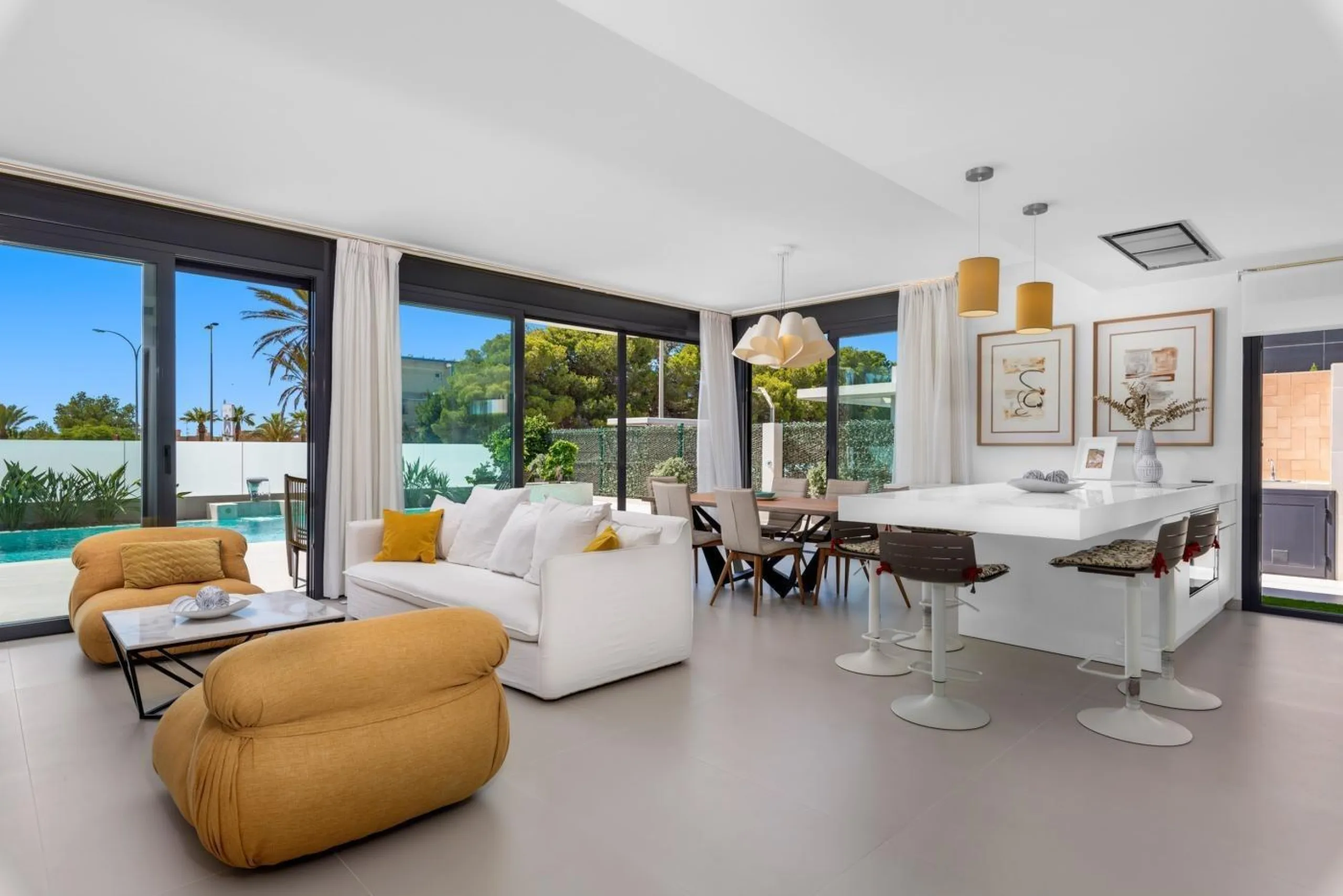 Lujosa villa de obra nueva a un paso de la playa de Campoamor !