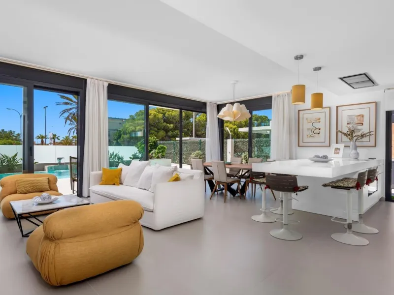 Lujosa villa de obra nueva a un paso de la playa de Campoamor !