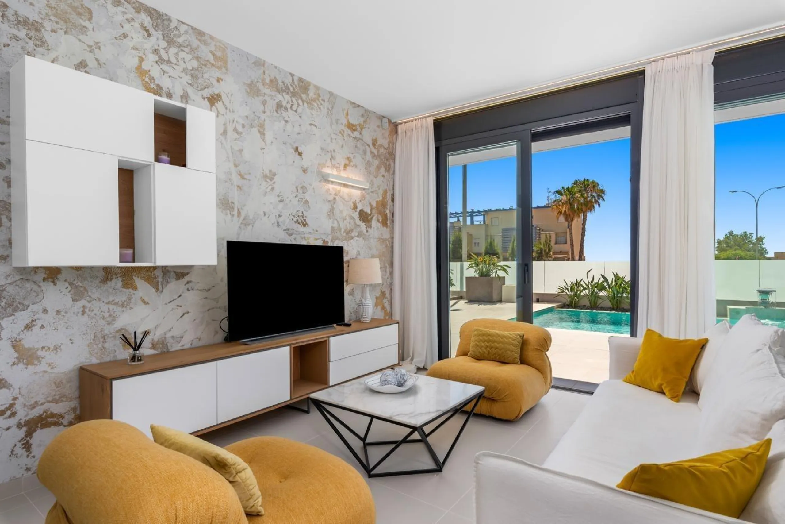 Lujosa villa de obra nueva a un paso de la playa de Campoamor !