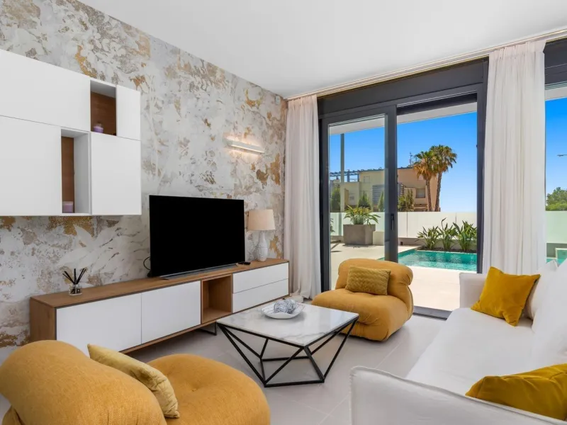Lujosa villa de obra nueva a un paso de la playa de Campoamor !