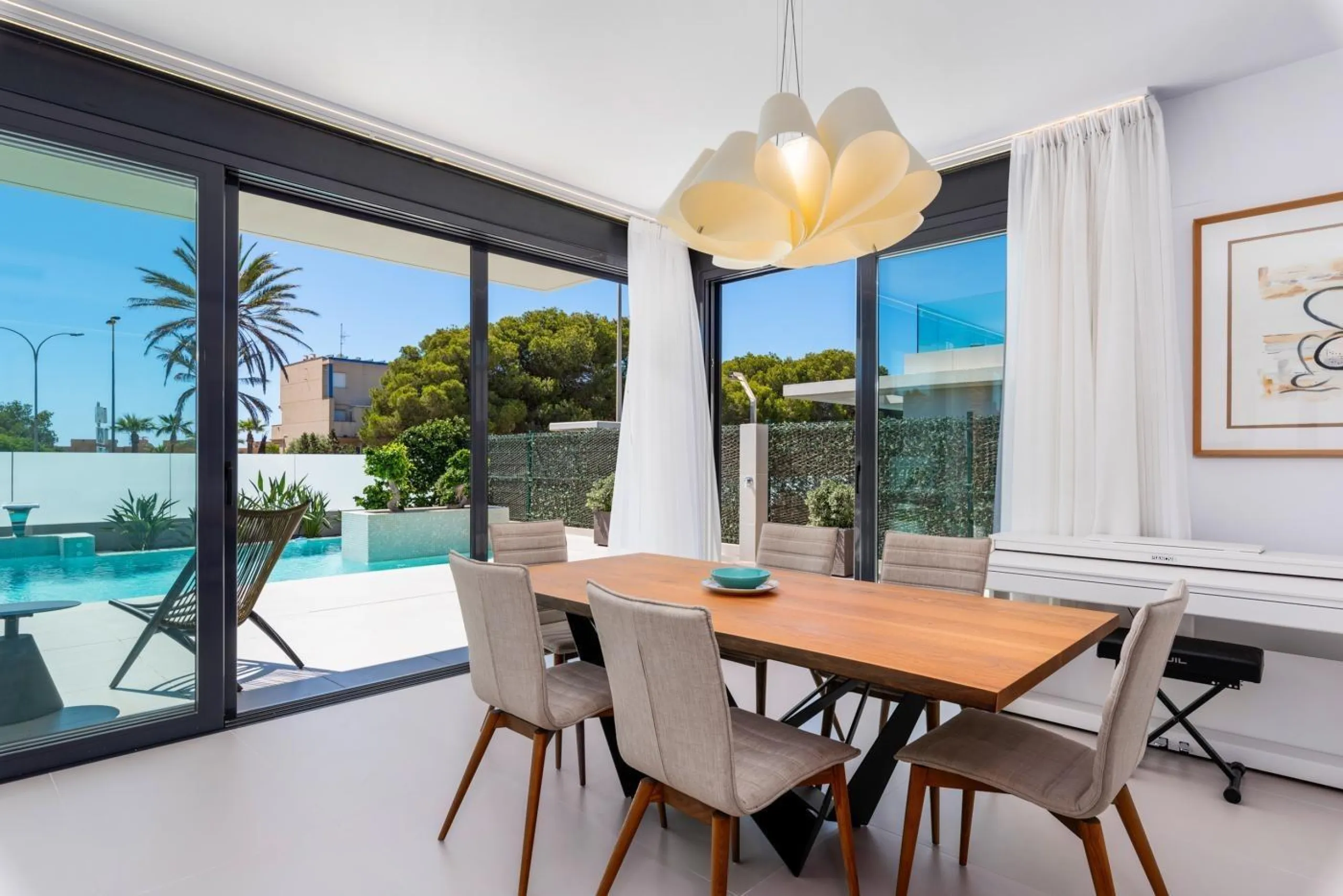 Lujosa villa de obra nueva a un paso de la playa de Campoamor !