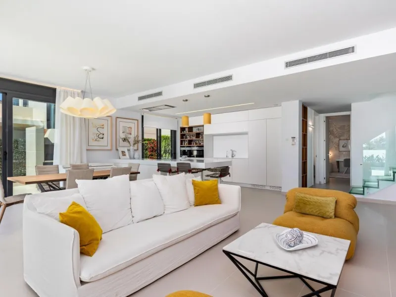 Lujosa villa de obra nueva a un paso de la playa de Campoamor !