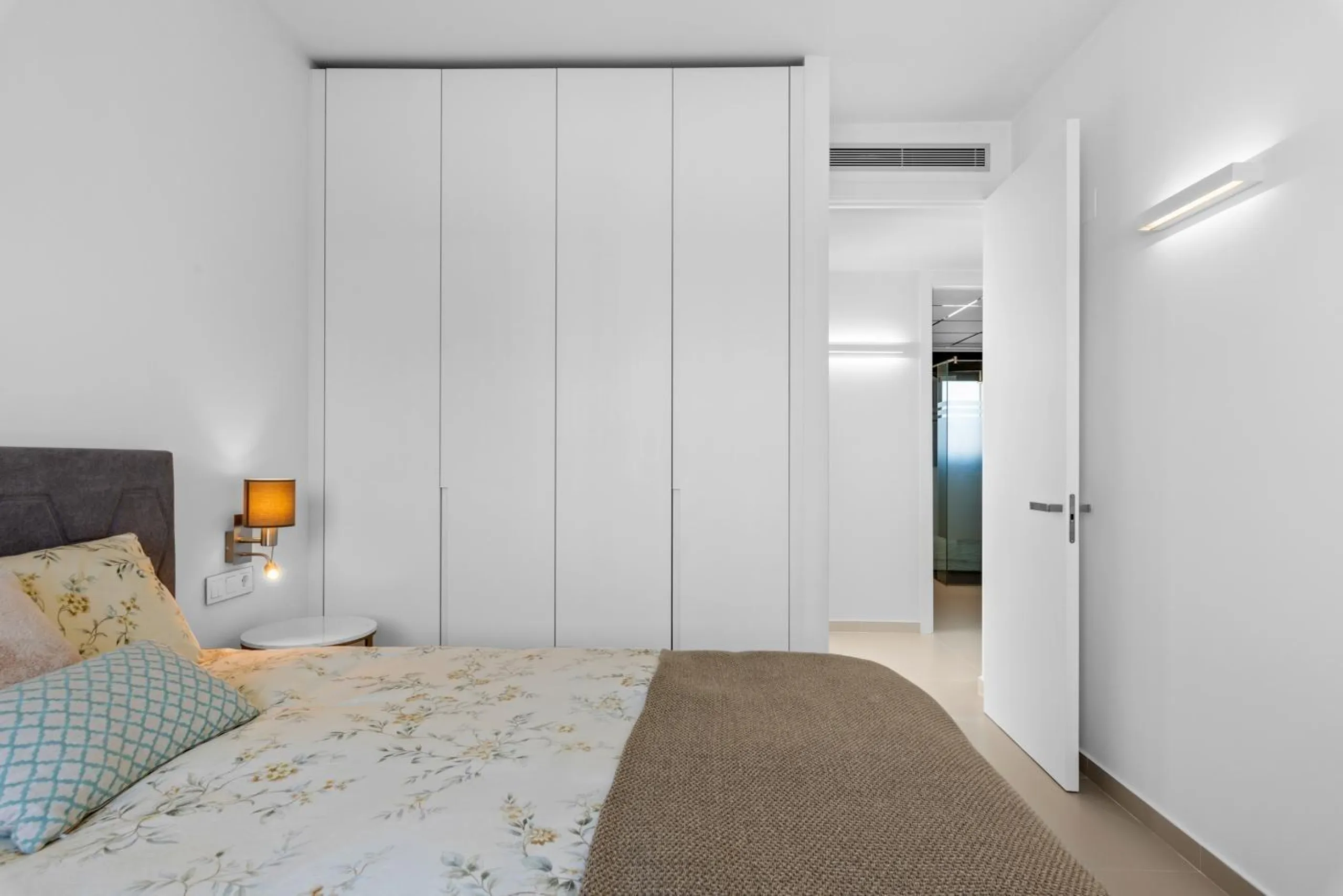 Lujosa villa de obra nueva a un paso de la playa de Campoamor !
