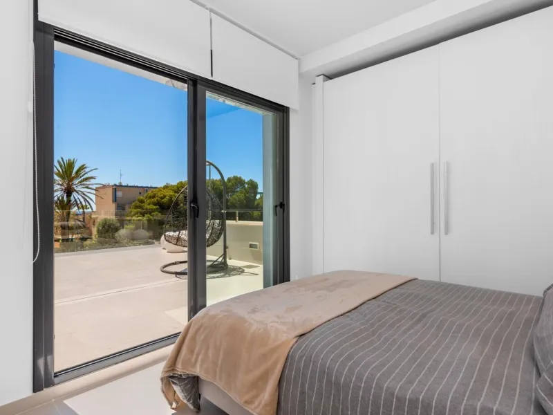 Lujosa villa de obra nueva a un paso de la playa de Campoamor !