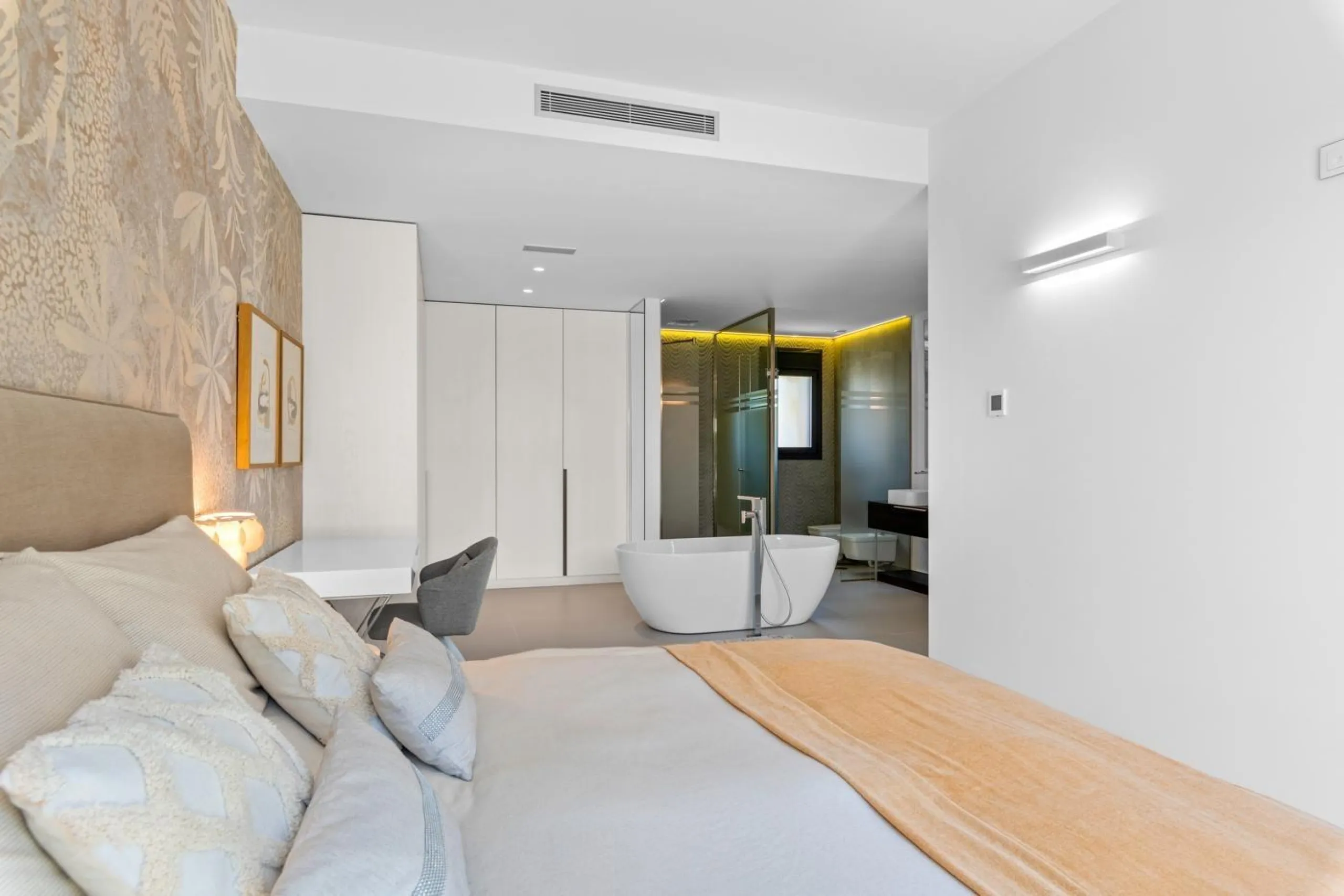 Lujosa villa de obra nueva a un paso de la playa de Campoamor !
