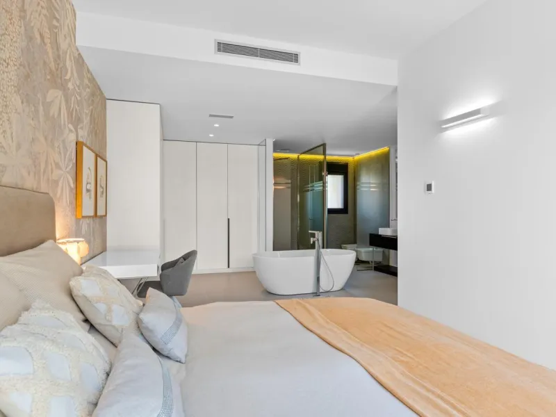Lujosa villa de obra nueva a un paso de la playa de Campoamor !