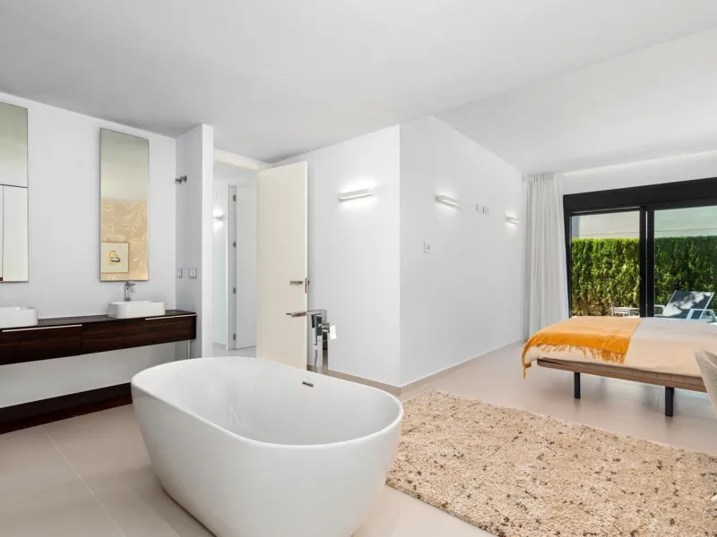 Lujosa villa de obra nueva a un paso de la playa de Campoamor !