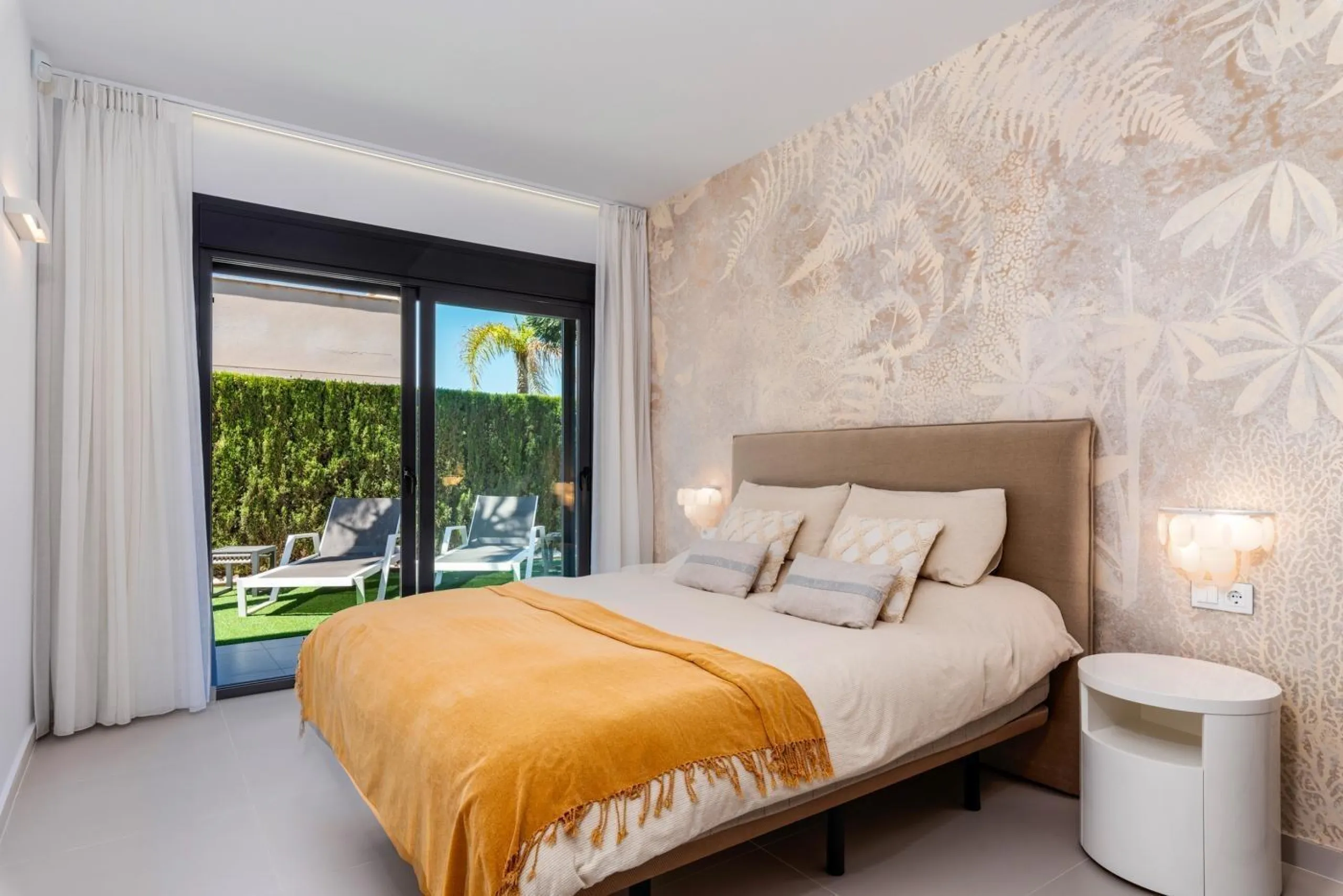 Lujosa villa de obra nueva a un paso de la playa de Campoamor !