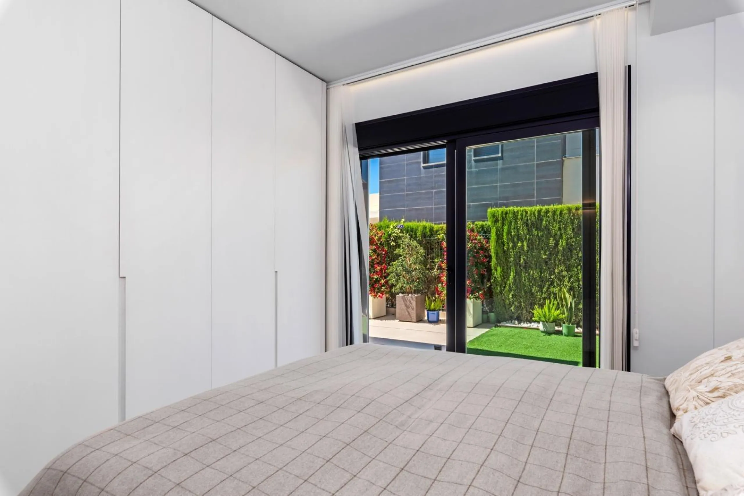 Lujosa villa de obra nueva a un paso de la playa de Campoamor !