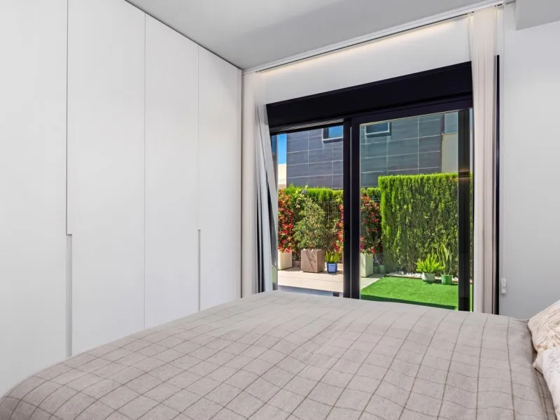 Lujosa villa de obra nueva a un paso de la playa de Campoamor !