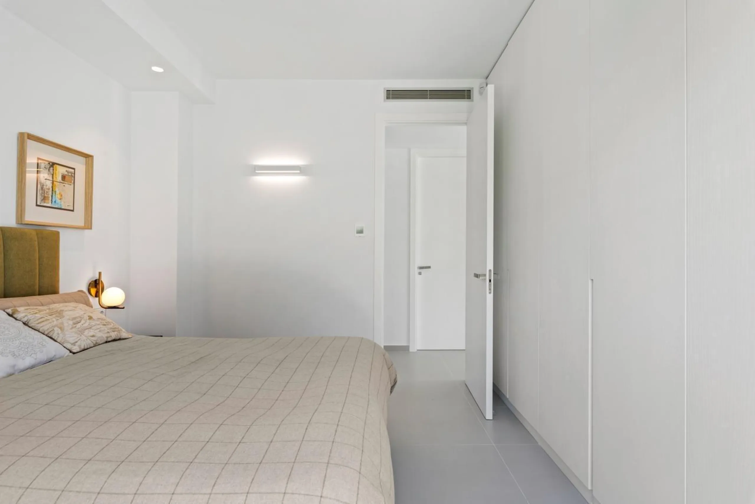 Lujosa villa de obra nueva a un paso de la playa de Campoamor !