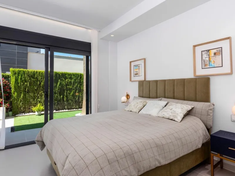Lujosa villa de obra nueva a un paso de la playa de Campoamor !