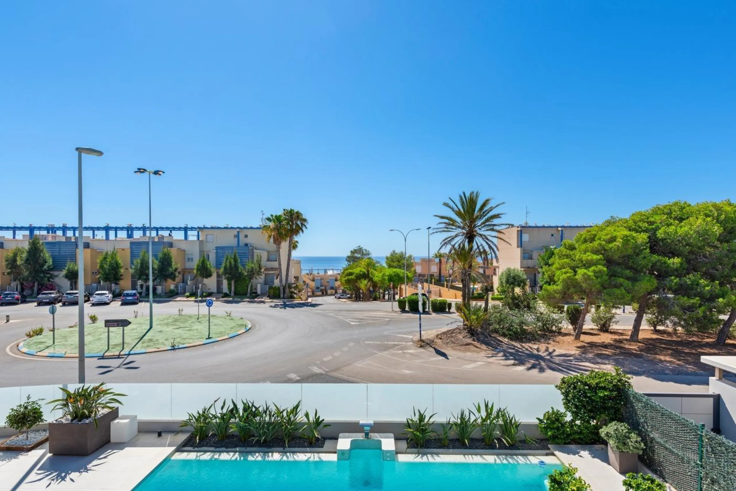 Lujosa villa de obra nueva a un paso de la playa de Campoamor !