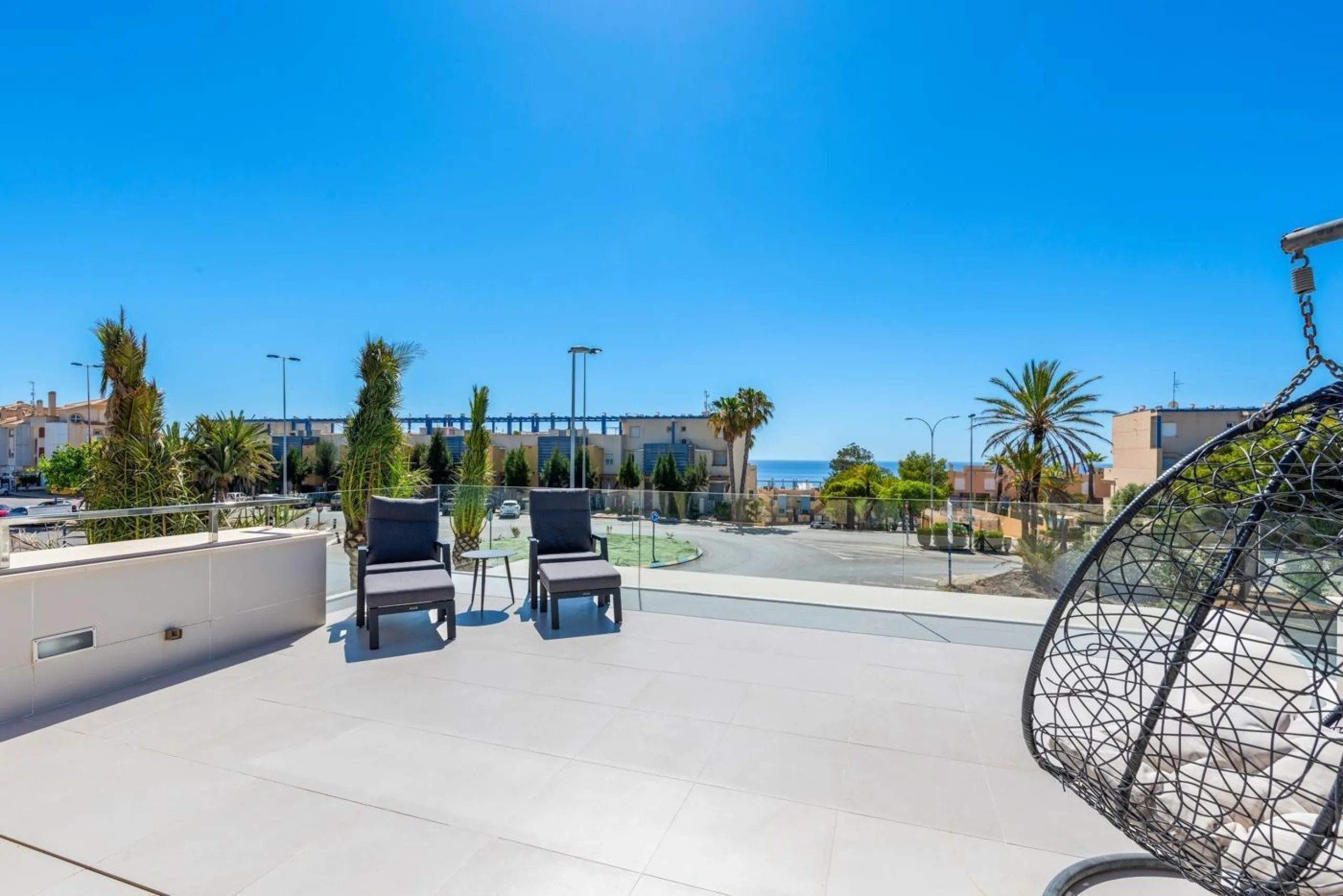 Lujosa villa de obra nueva a un paso de la playa de Campoamor !