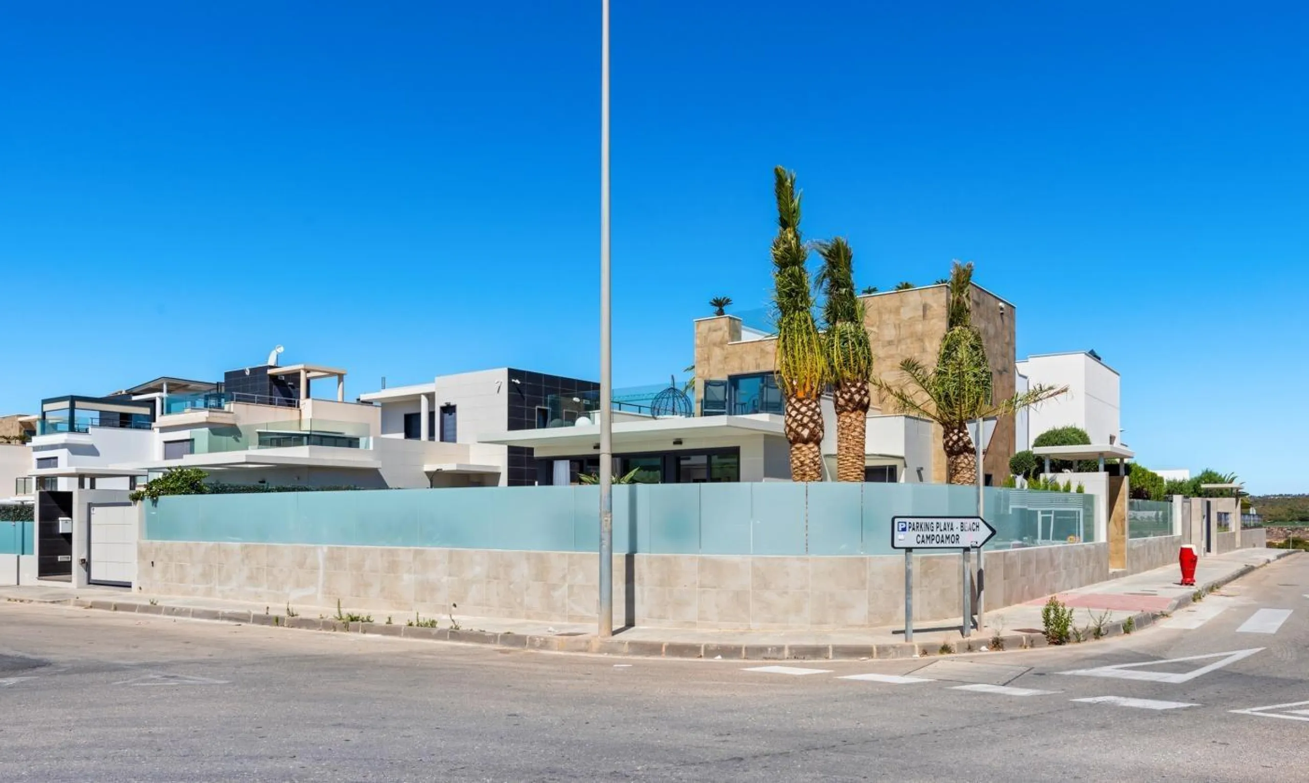 Lujosa villa de obra nueva a un paso de la playa de Campoamor !