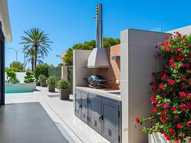 Lujosa villa de obra nueva a un paso de la playa de Campoamor !