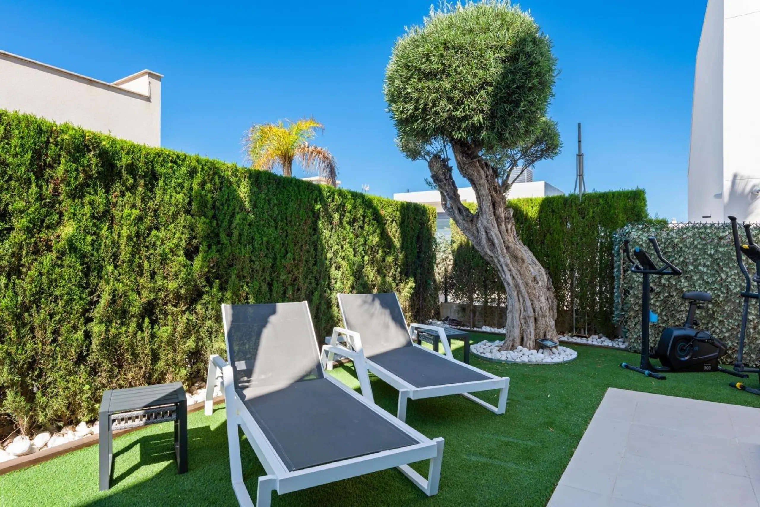 Lujosa villa de obra nueva a un paso de la playa de Campoamor !