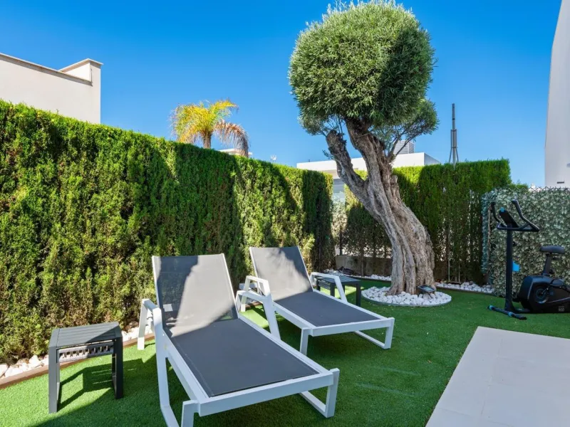 Lujosa villa de obra nueva a un paso de la playa de Campoamor !