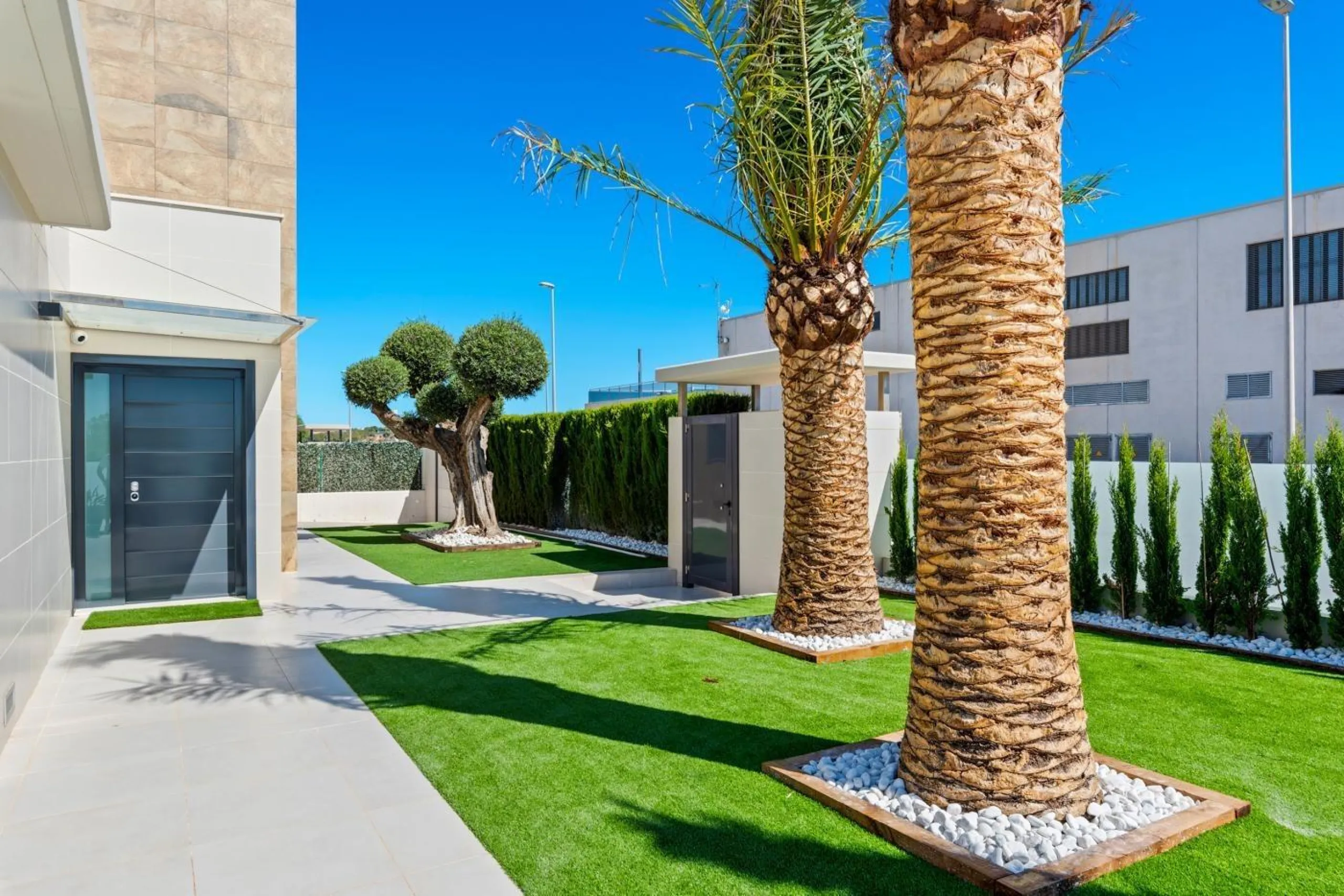 Lujosa villa de obra nueva a un paso de la playa de Campoamor !