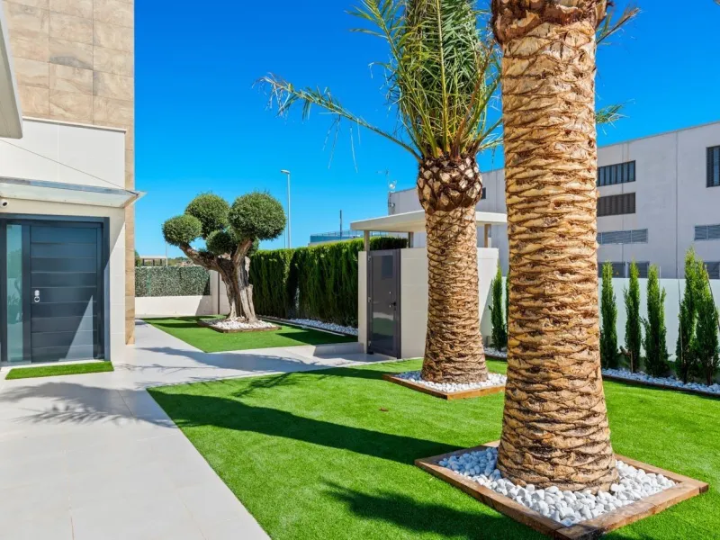 Lujosa villa de obra nueva a un paso de la playa de Campoamor !