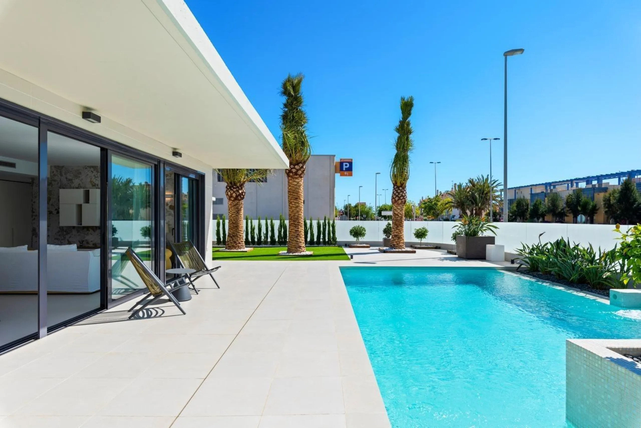 Lujosa villa de obra nueva a un paso de la playa de Campoamor !
