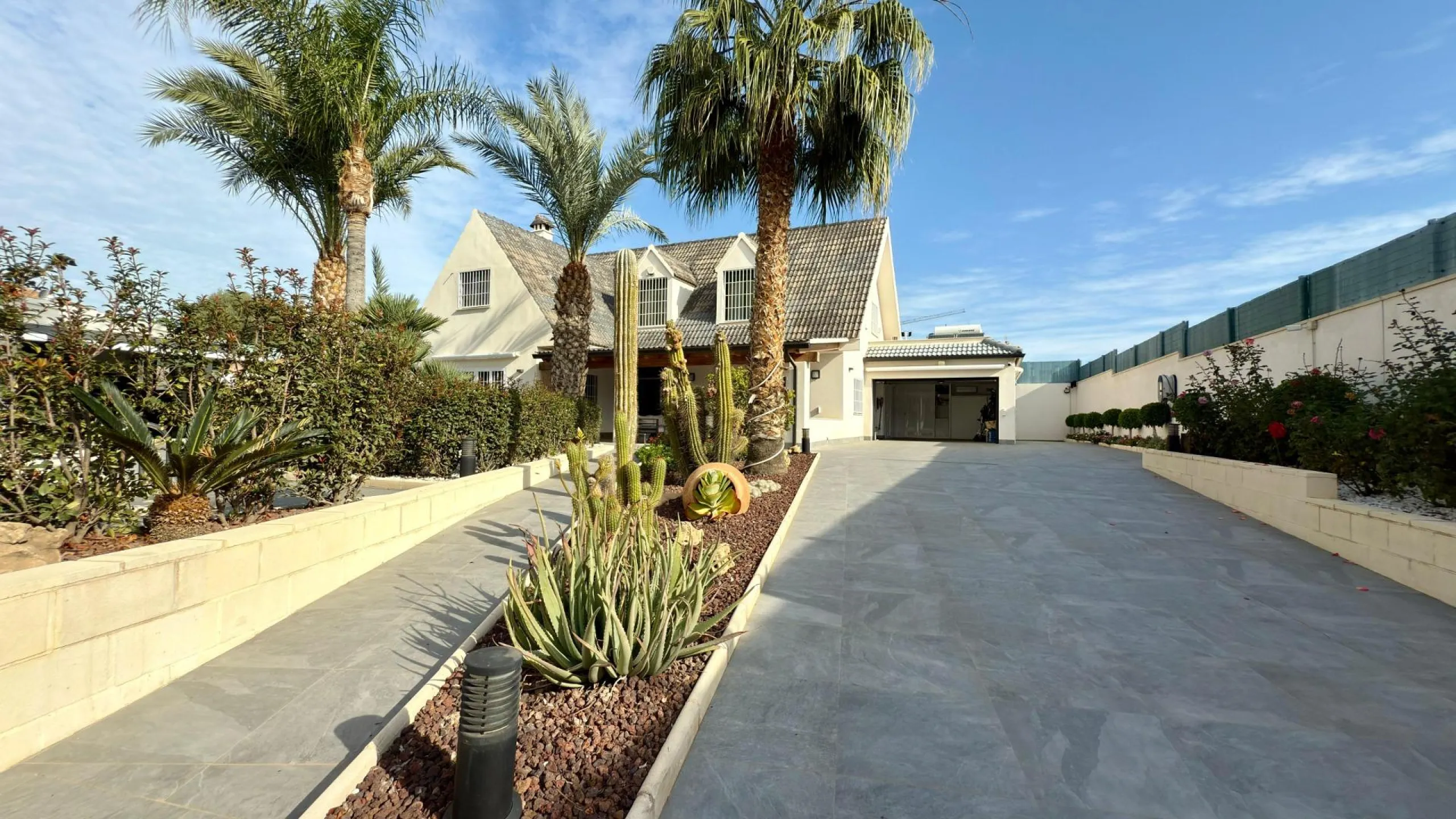 Chalet independiente con piscina privada y gran parcela