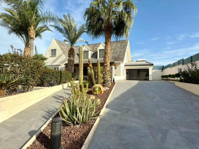 Chalet independiente con piscina privada y gran parcela