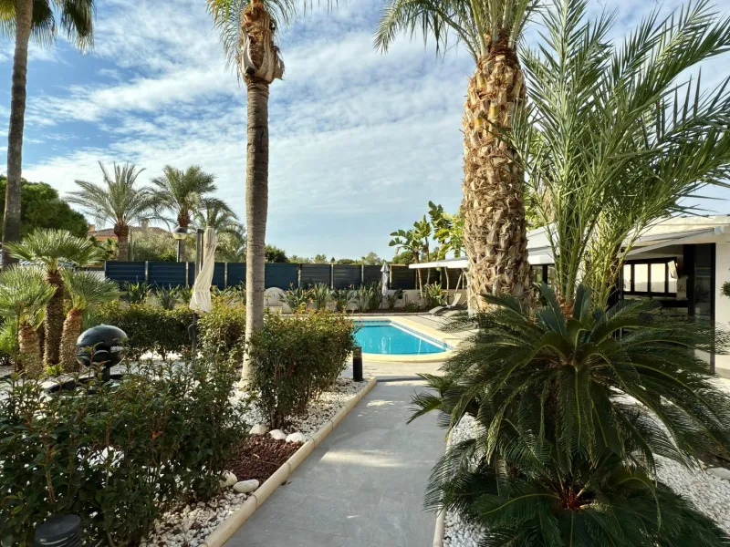 Chalet independiente con piscina privada y gran parcela
