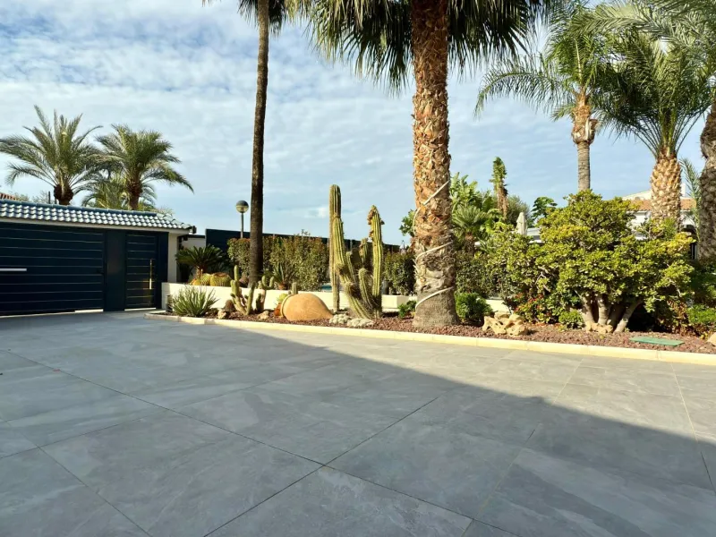 Chalet independiente con piscina privada y gran parcela