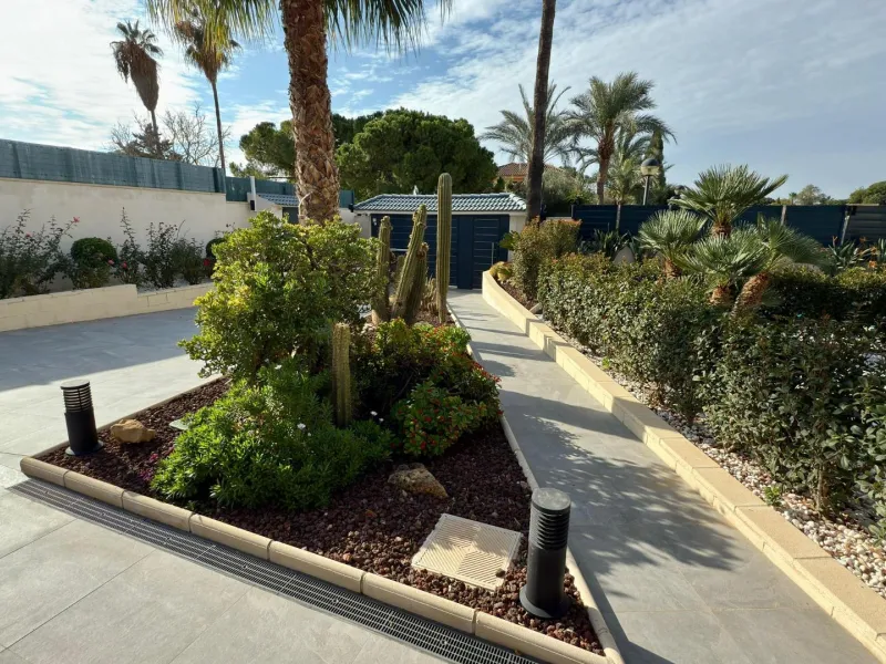 Chalet independiente con piscina privada y gran parcela