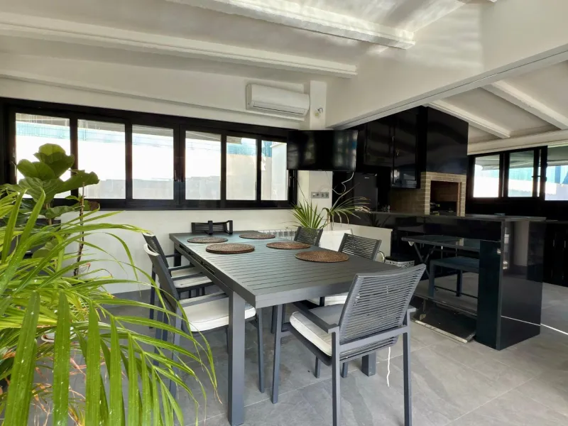 Chalet independiente con piscina privada y gran parcela