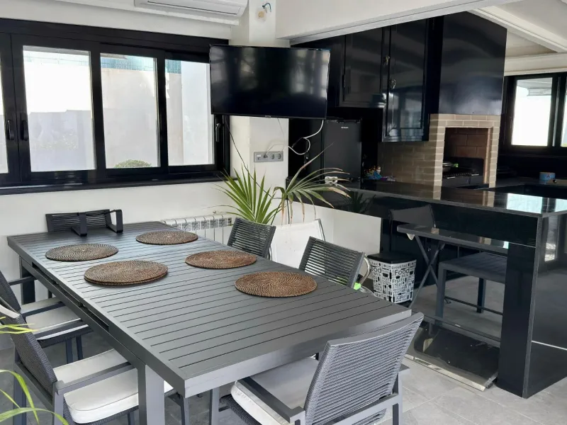 Chalet independiente con piscina privada y gran parcela