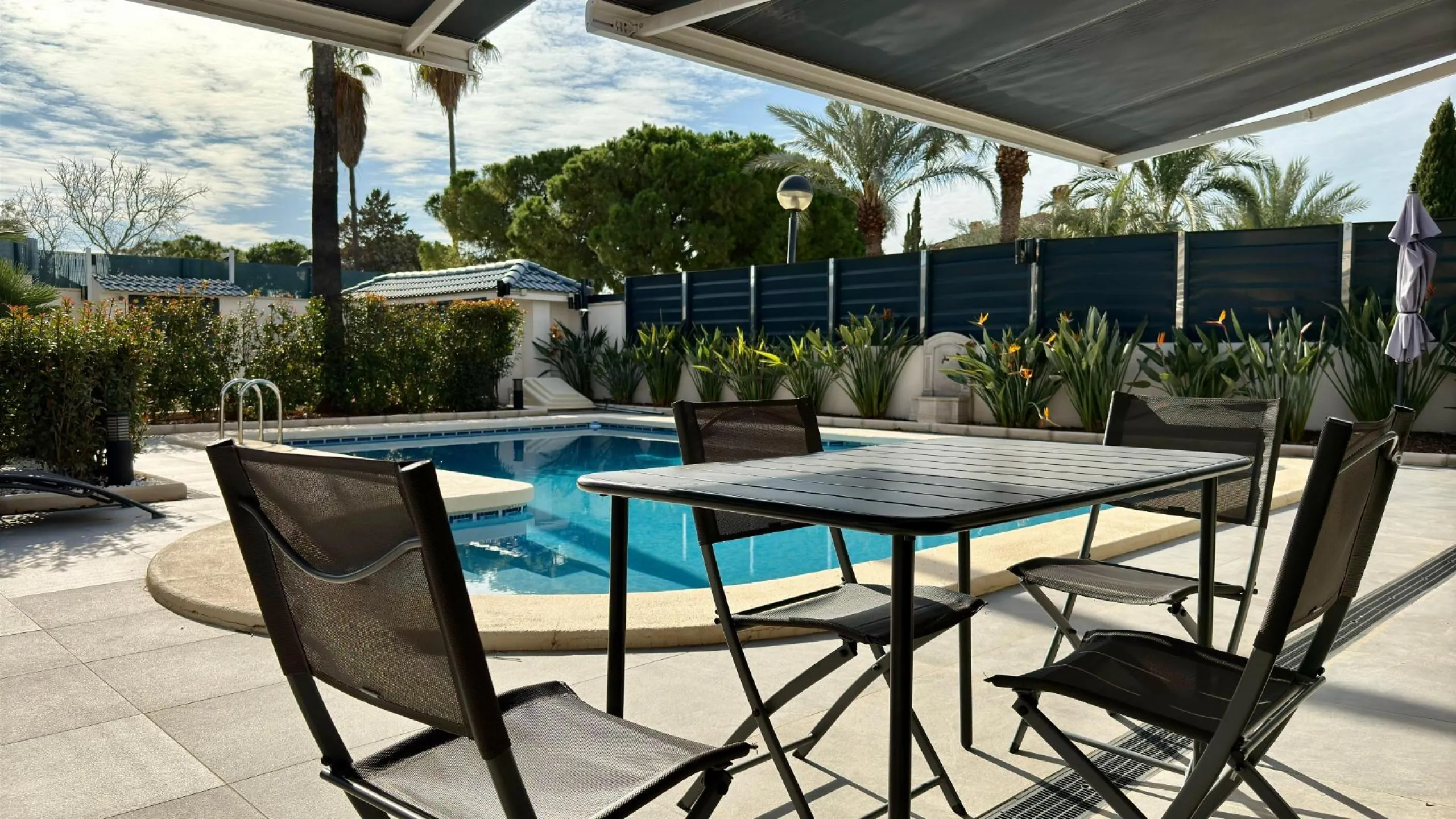 Chalet independiente con piscina privada y gran parcela