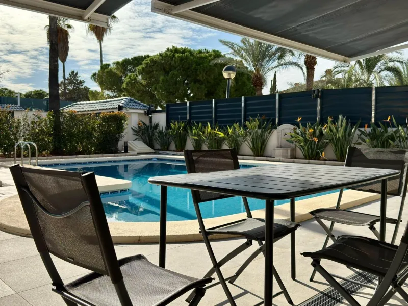 Chalet independiente con piscina privada y gran parcela